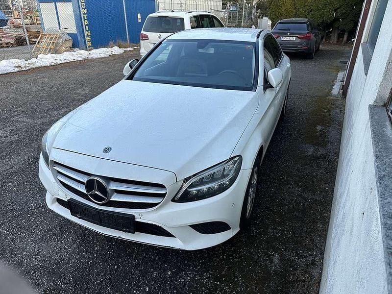Gebraucht Mercedes C180 Avantgarde 120 PS (88 kW) 2019 Weiß Limousine