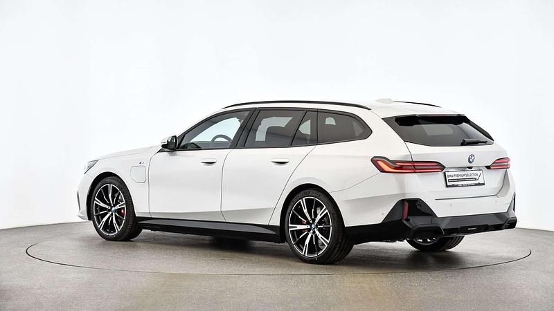 Gebraucht BMW 530e Shadowline 190 PS (139 kW) 2025 Mineralweiß metallic Kombi