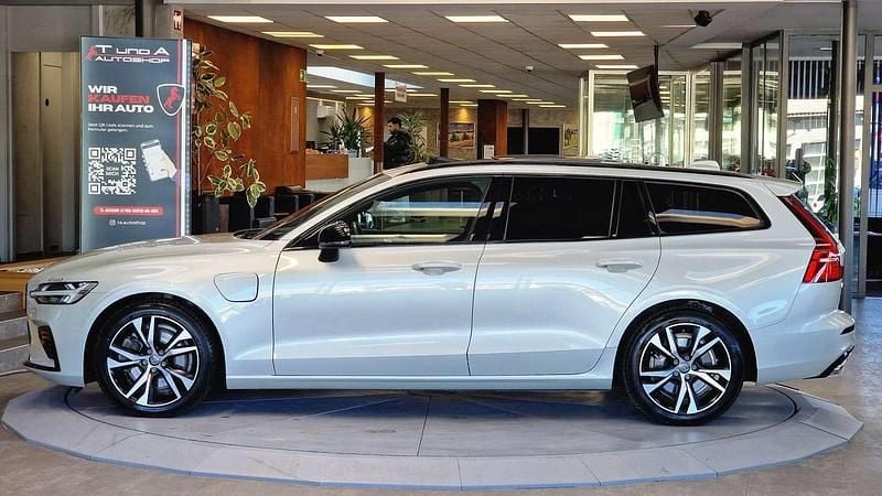 Gebraucht Volvo V60 R-Design 253 PS (186 kW) 2020 Grau Kombi