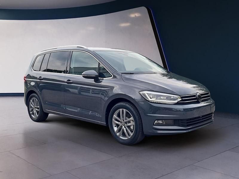 Neu VW Touran Comfortline 150 PS (110 kW) 2025 Grau Van / Kleinbus