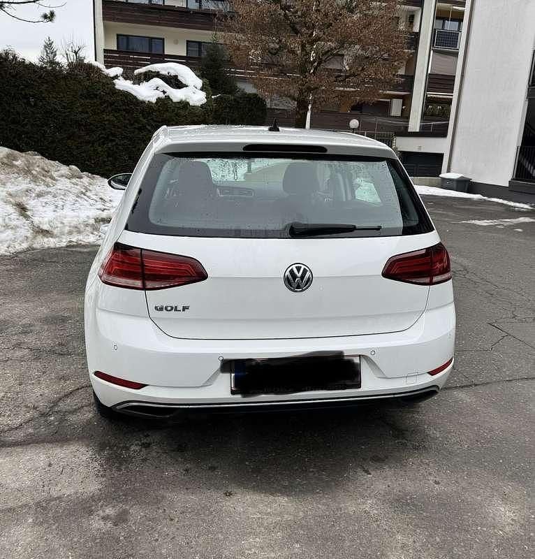 Gebraucht VW Golf VII Comfortline 110 PS (80 kW) 2018 Weiß Limousine
