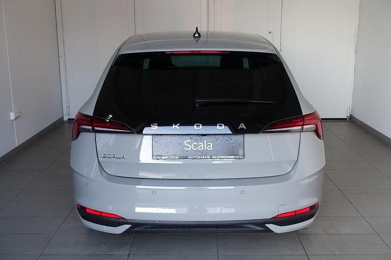 Neu Skoda Scala Selection 95 PS (69 kW) 2025 Mittelgrau  normal Kleinwagen