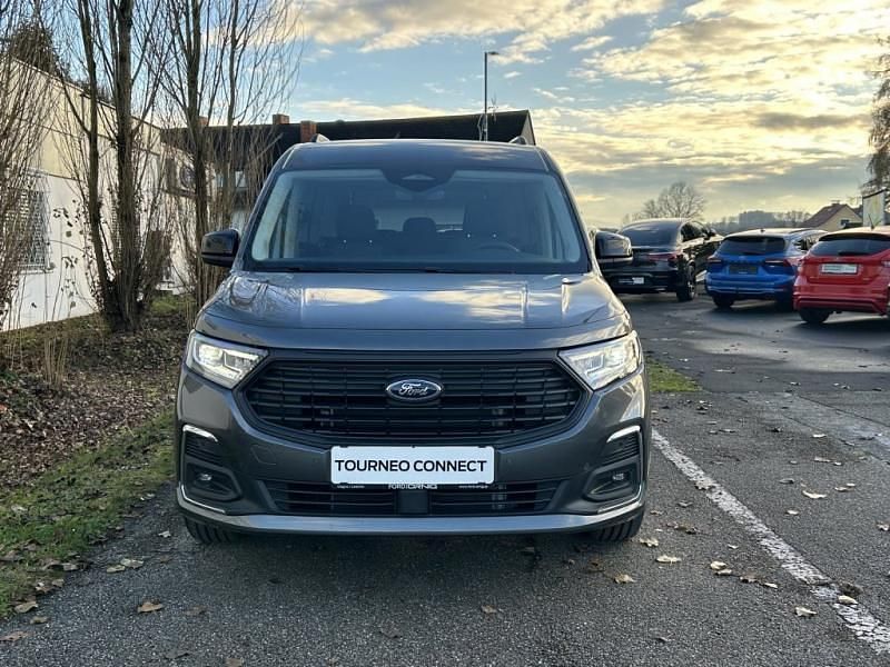 Neu Ford Tourneo Titanium 122 PS (89 kW) 2026 Grau Kombi