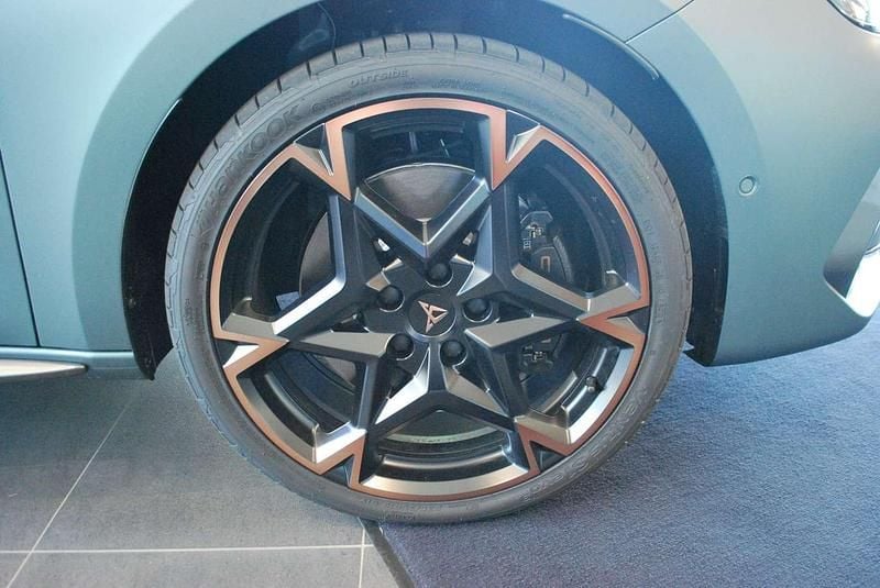 Gebraucht Cupra Leon VZ 272 PS (200 kW) 2024 Mittelgrau  metallicperleffekt Kombi