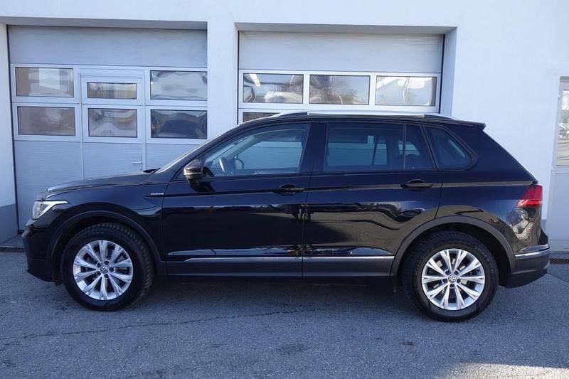 Gebraucht VW Tiguan Life 150 PS (110 kW) 2021 Schwarz  metallicperleffektno SUV