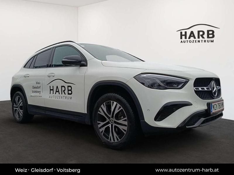 Gebraucht Mercedes GLA180 136 PS (100 kW) 2025 Weiß SUV