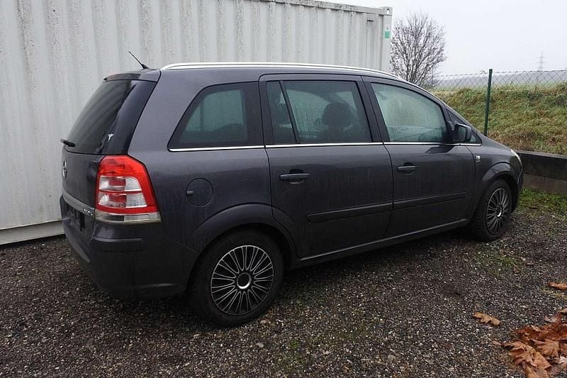 Grau Gebraucht 2011 Opel Zafira Edition+ Van / Kleinbus | € 2.000 - Bild 1/4
