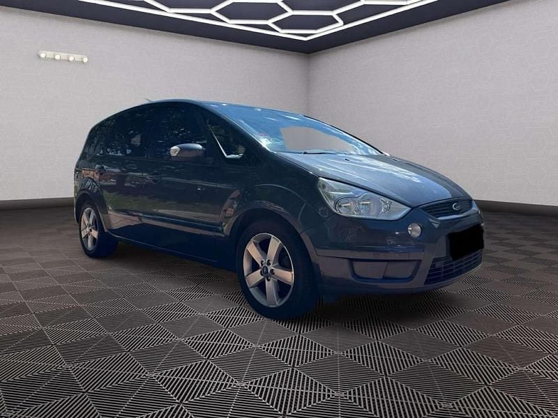 Grau Gebraucht 2007 Ford S-MAX Titanium Van / Kleinbus | € 3.800 (Guter Preis) - Bild 1/4