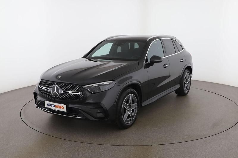 Grau Gebraucht 2023 Mercedes GLC220 AMG line SUV | € 56.690 - Bild 1/3