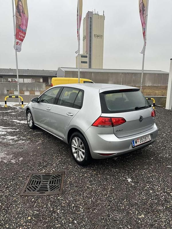 Gebraucht VW Golf VII LOUNGE 110 PS (80 kW) 2015 Limousine