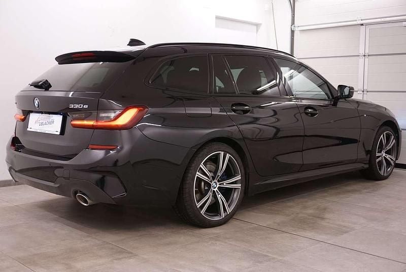 Gebraucht BMW 330e M Sport 184 PS (135 kW) 2021 Schwarz Kombi