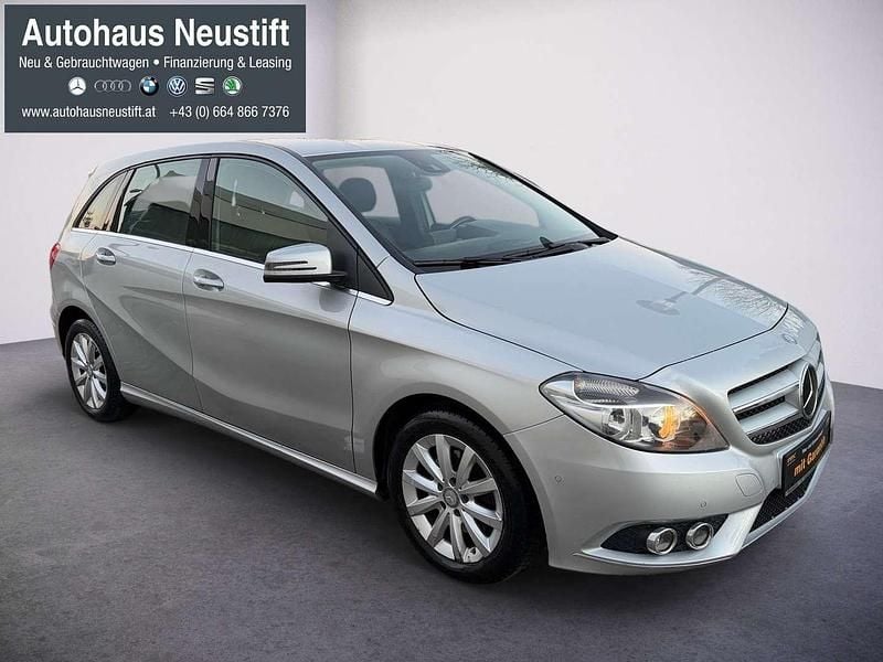 Gebraucht Mercedes B200 136 PS (100 kW) 2014 Grau Van / Kleinbus