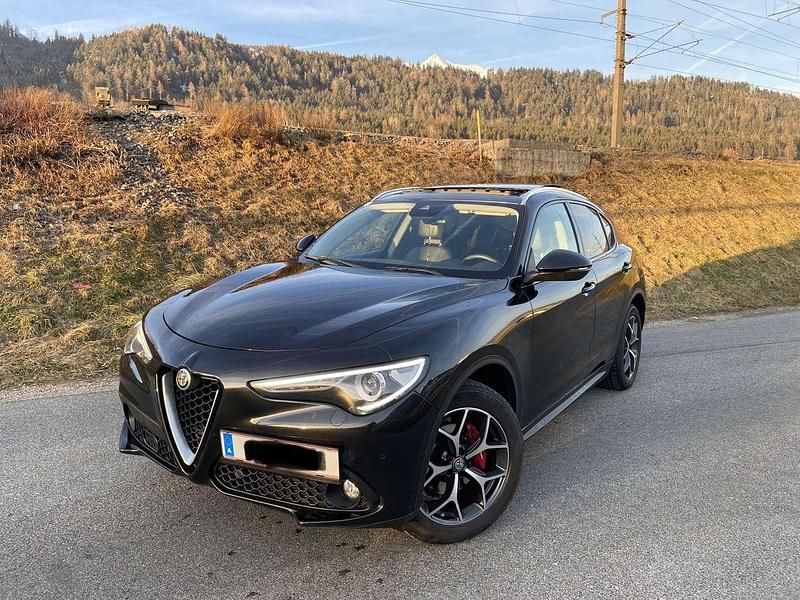 Gebraucht Alfa Romeo Stelvio Super 209 PS (153 kW) 2017 Schwarz SUV