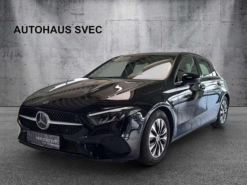 Gebraucht Mercedes A180 136 PS (100 kW) 2023 Schwarz Limousine