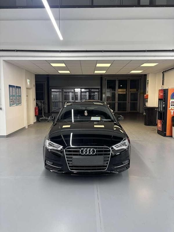 Schwarz Gebraucht 2016 Audi A3 Sportback Ambition Kleinwagen | € 17.800 (Fairer Preis) - Bild 1/4