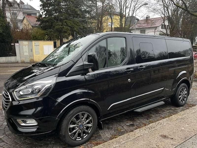 Gebraucht Ford Tourneo Titanium 131 PS (96 kW) 2020 Schwarz Van / Kleinbus