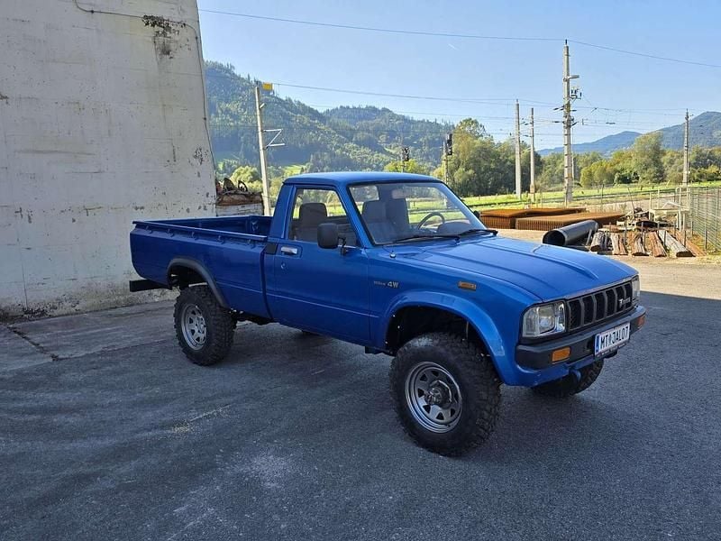 Gebraucht Toyota HiLux 67 PS (49 kW) 1981 Blau Abholung