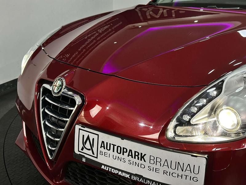 Gebraucht Alfa Romeo Giulietta Distinctive 120 PS (88 kW) 2013 Rot Kleinwagen