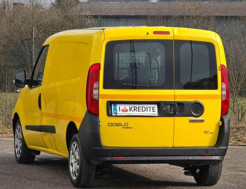 Gebraucht Fiat Doblò 90 PS (66 kW) 2016 Gelb Van / Kleinbus