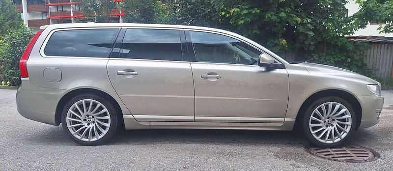 Gebraucht Volvo V70 Momentum 150 PS (110 kW) 2015 Grau Kombi