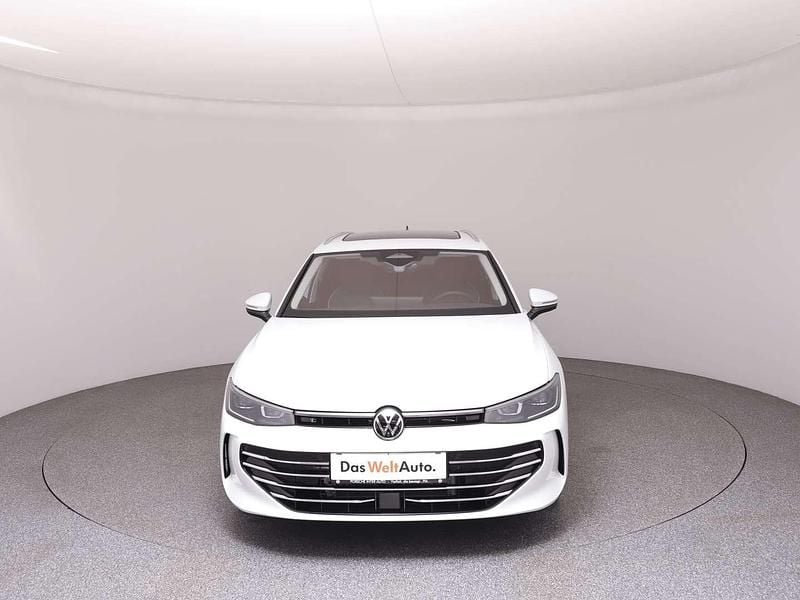 Gebraucht VW Passat Elegance 150 PS (110 kW) 2025 Weiss  metallicperleffekt Kombi