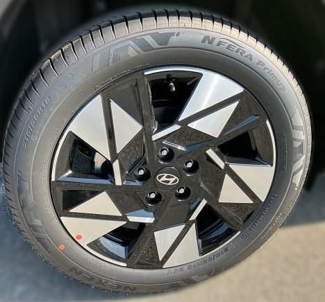 Gebraucht Hyundai Kona GO! 94 PS (69 kW) 2024 Rot SUV