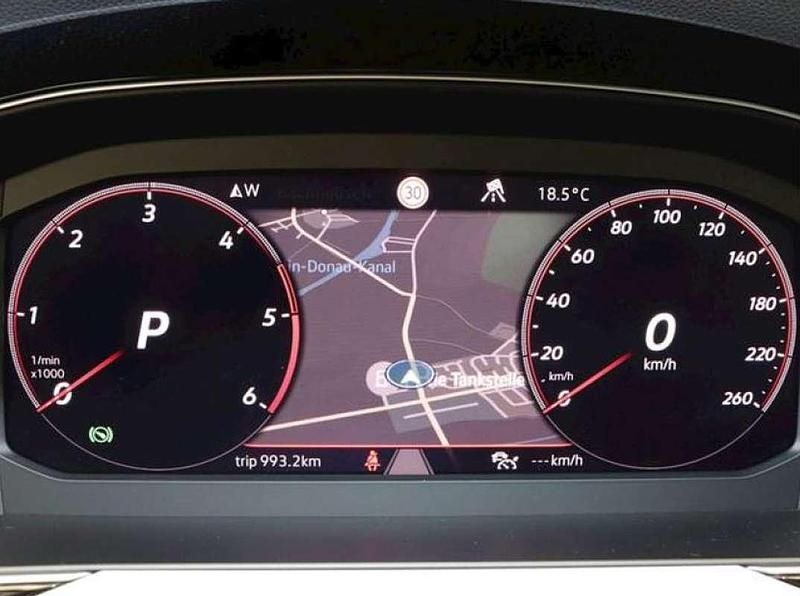 Gebraucht VW Passat Elegance 190 PS (139 kW) 2019 Blau Kombi