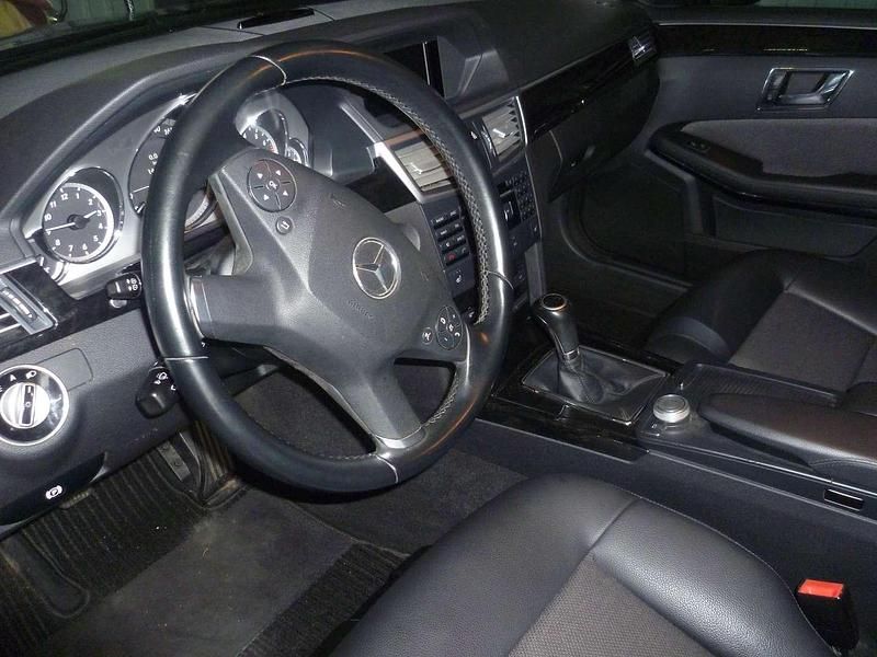 Gebraucht Mercedes E200 Avantgarde 184 PS (135 kW) 2010 Schwarz Kombi