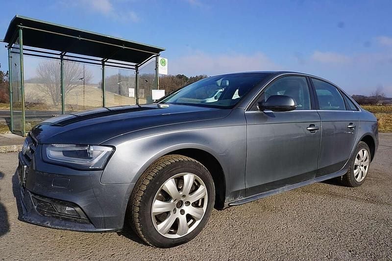 Gebraucht Audi A4 120 PS (88 kW) 2014 Grau Limousine