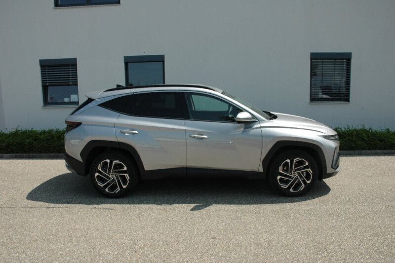 Gebraucht Hyundai Tucson GO! 159 PS (116 kW) 2023 Shimmering silver SUV