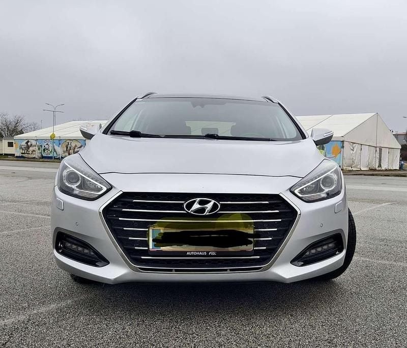 Gebraucht Hyundai i40 Premium 141 PS (103 kW) 2015 Silber Kombi