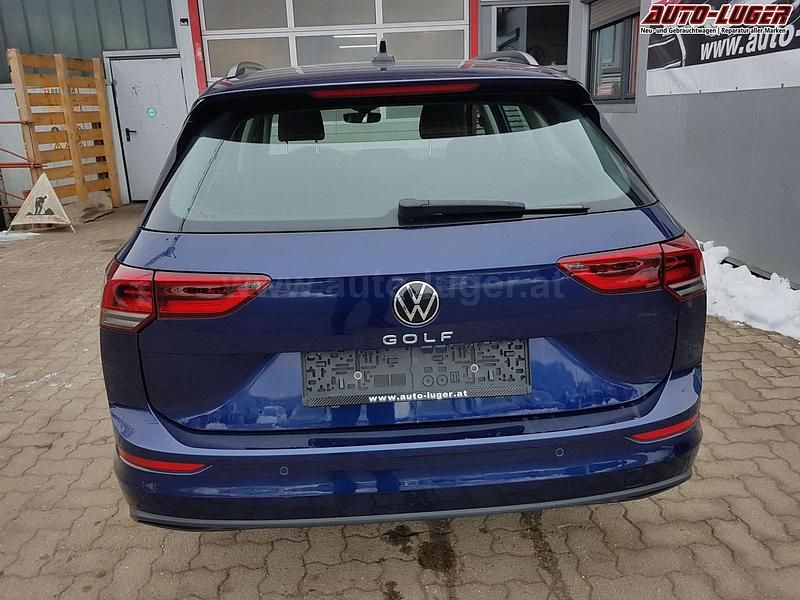 Gebraucht VW Golf VIII Life 116 PS (85 kW) 2022 Atlantik blue metallic Kombi