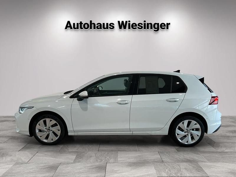 Neu VW Golf VIII 115 PS (84 kW) 2026 Weiss  normal