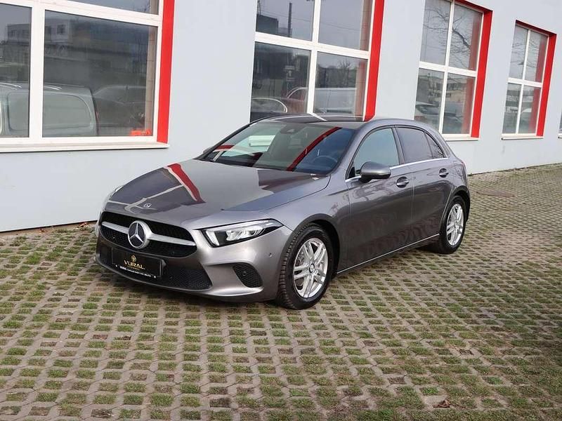 Gebraucht Mercedes A180 116 PS (85 kW) 2019 Grau Limousine