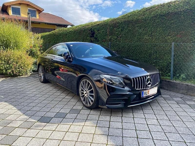 Gebraucht Mercedes E220 194 PS (142 kW) 2017 Schwarz Coupé