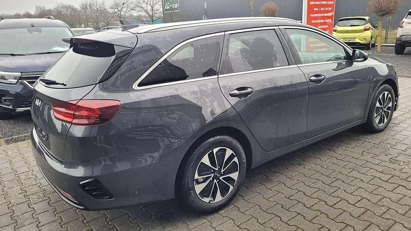 Neu Kia Ceed Sportswagon 140 PS (102 kW) 2025 Grau Kombi