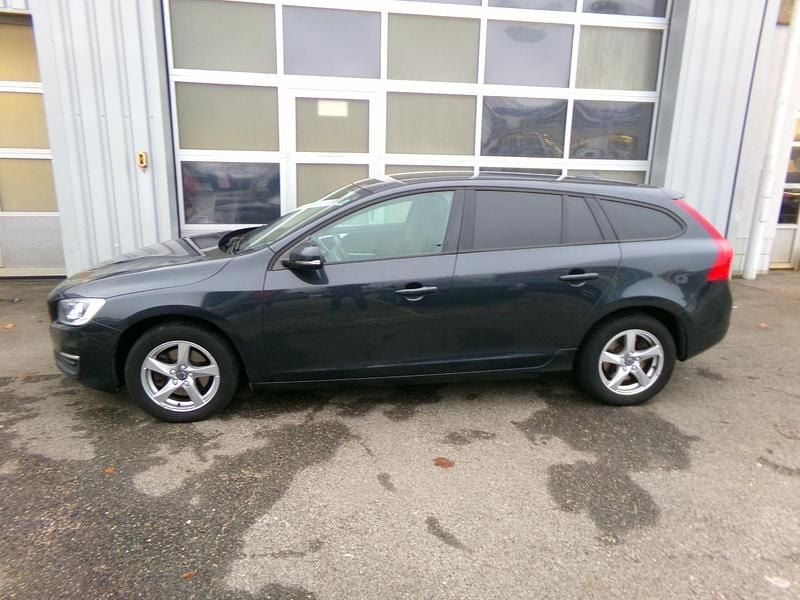 Gebraucht Volvo V60 Kinetic 120 PS (88 kW) 2017 Schwarz Kombi