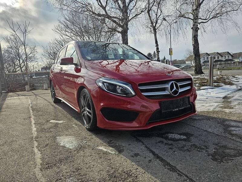 Gebraucht Mercedes B200 136 PS (100 kW) 2018 Rot Van / Kleinbus