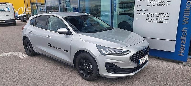 Gebraucht Ford Focus Titanium 125 PS (91 kW) 2025 Silber Limousine
