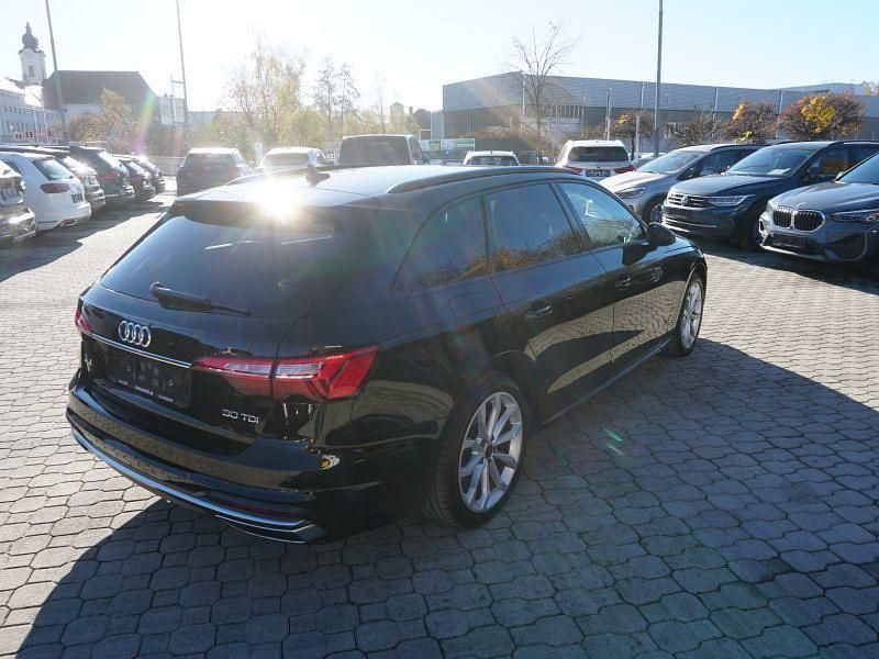 Gebraucht Audi A4 136 PS (100 kW) 2022 Schwarz Kombi