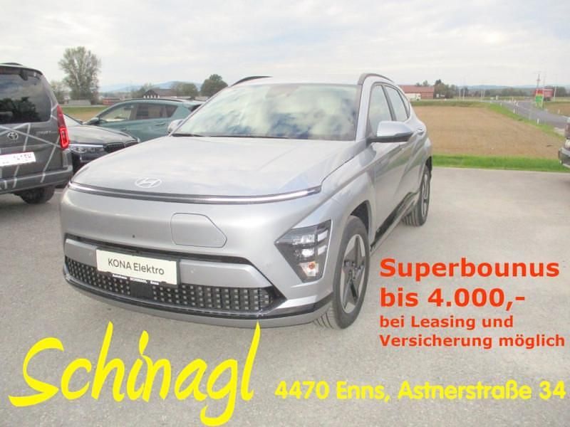 Shimmering silver Neu 2025 Hyundai Kona SUV | € 32.460 (Superpreis) - Bild 1/4