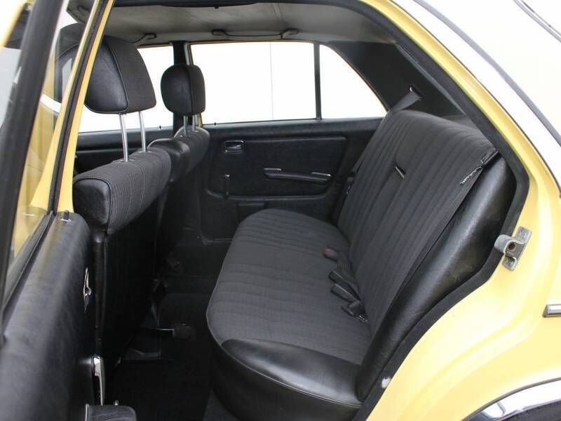 Gebraucht Mercedes 200 76 PS (55 kW) 1982 Gelb Limousine