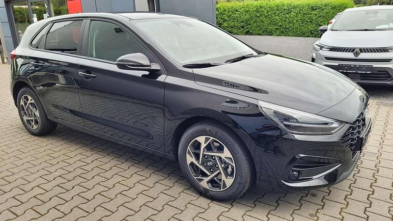 Neu Hyundai i30 140 PS (102 kW) 2025 Schwarz Limousine