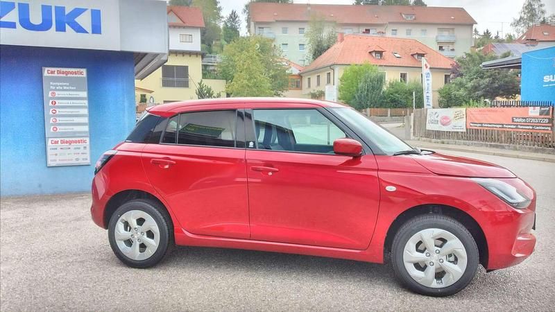 Gebraucht Suzuki Swift 82 PS (60 kW) 2024 Rot Kleinwagen