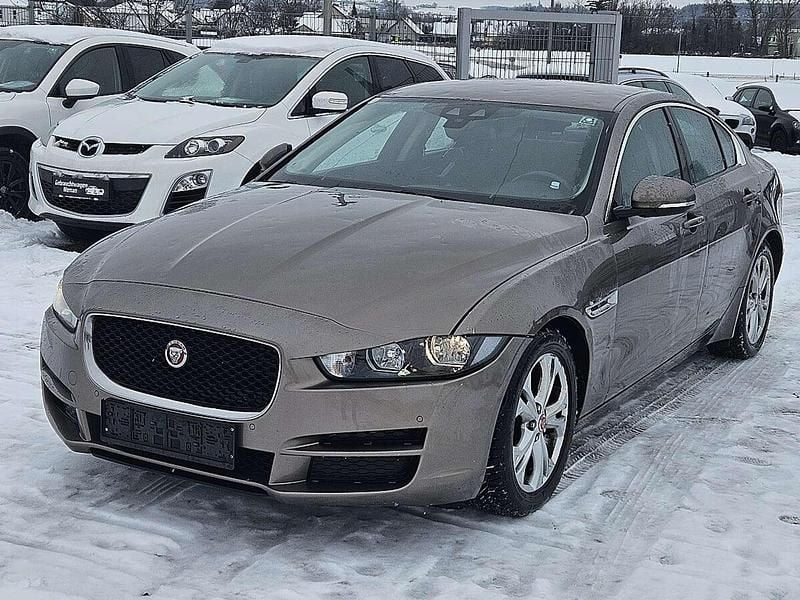 Gebraucht Jaguar XE Pure 163 PS (119 kW) 2016 Braun Limousine