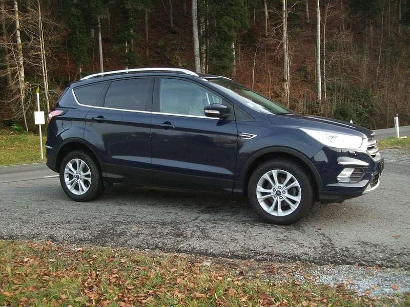 Gebraucht Ford Kuga Titanium 120 PS (88 kW) 2018 Blau SUV