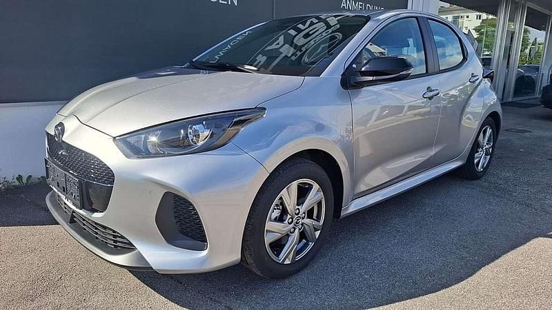 Neu Mazda 2 Exclusive-Line 92 PS (67 kW) 2025 Silber Limousine