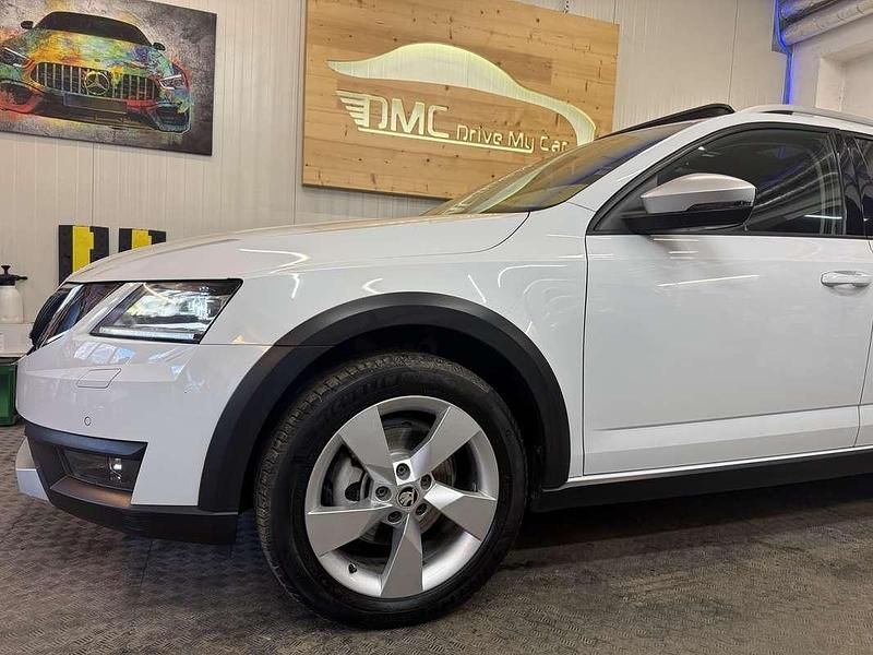 Gebraucht Skoda Octavia Scout 150 PS (110 kW) 2018 Weiß Kombi