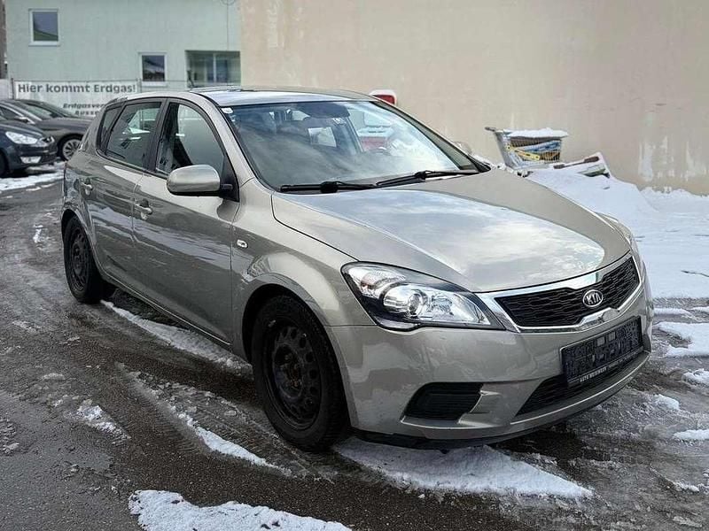 Gebraucht Kia Ceed 90 PS (66 kW) 2012 Grau Kleinwagen