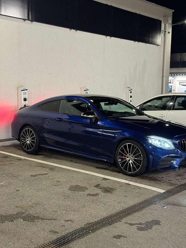 Gebraucht Mercedes C300 AMG line 258 PS (189 kW) 2019 Blau Coupé